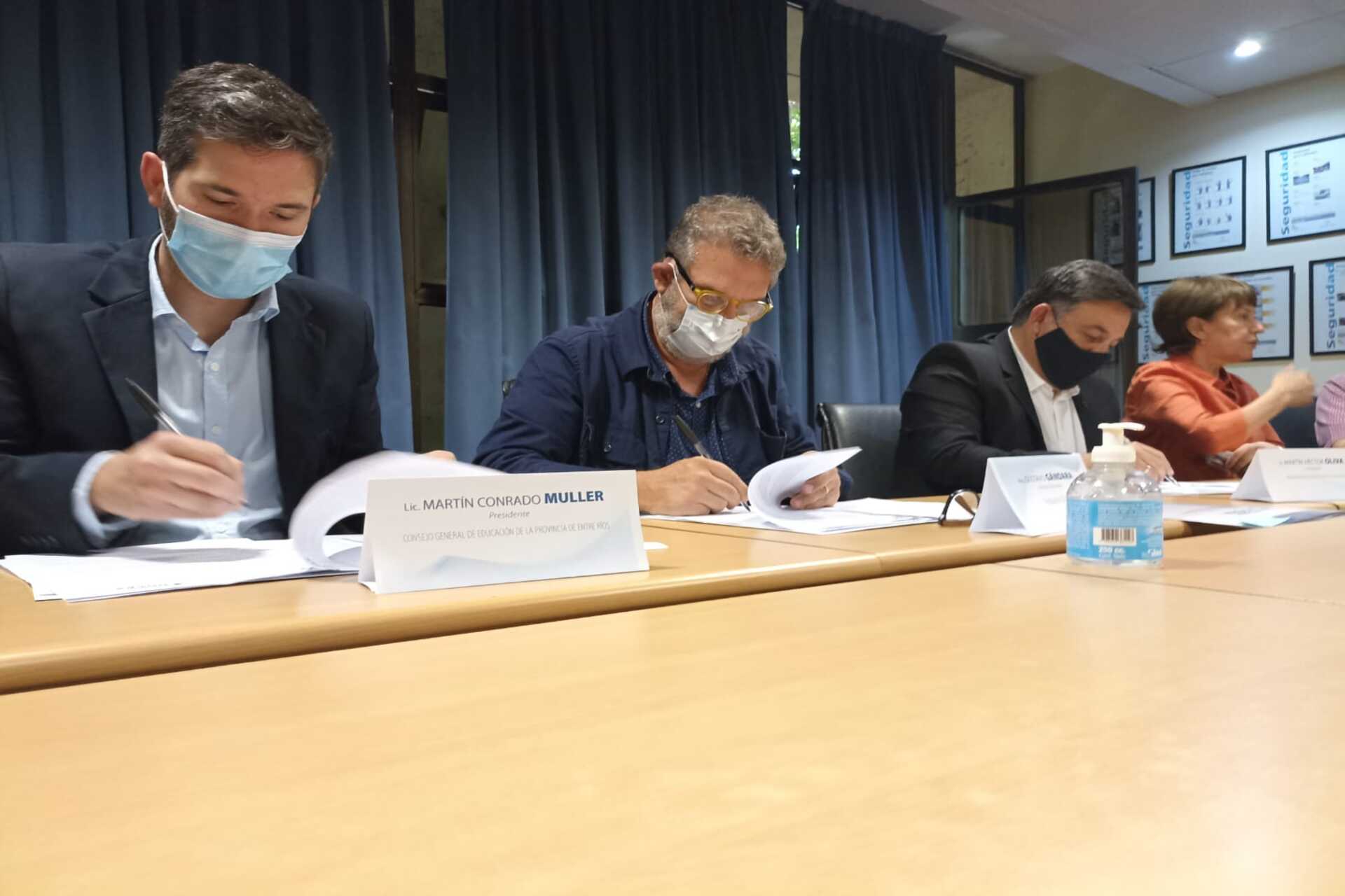 Convenio entre el CGE y la Uocra generan nuevas propuestas de formación en oficios.