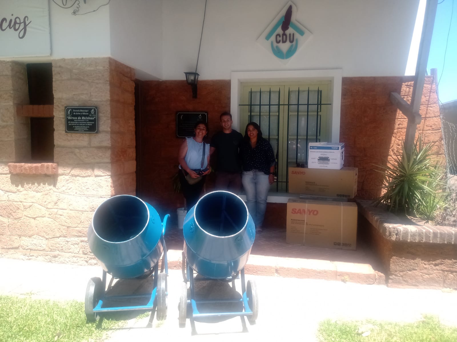 "Secretaría de Desarrollo Social y Educación entrega herramientas y maquinaria a Escuela de Artes y Oficios Héroes de Malvinas"