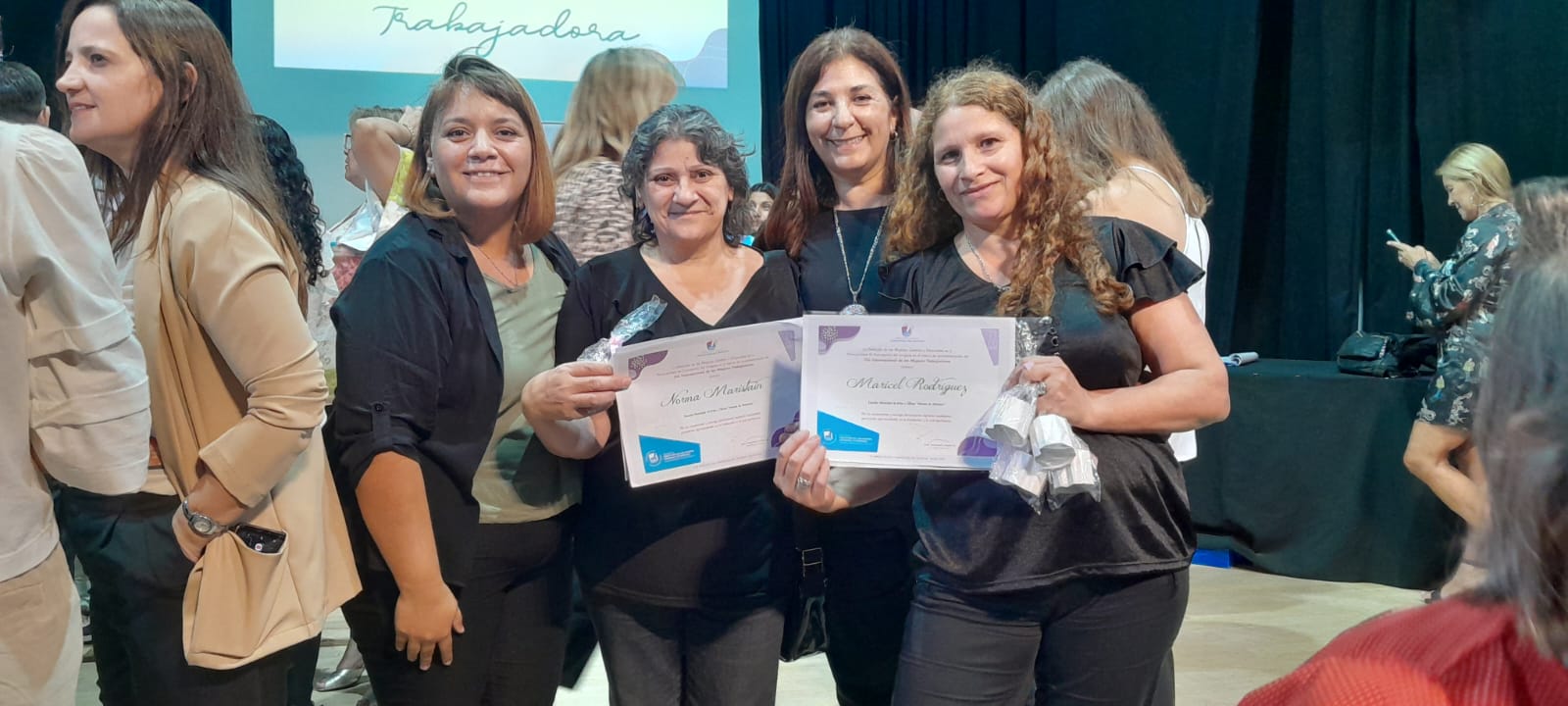 Mujeres de Textil “La Delfina”, reconocidas por su Labor en el Día Internacional de la Mujer