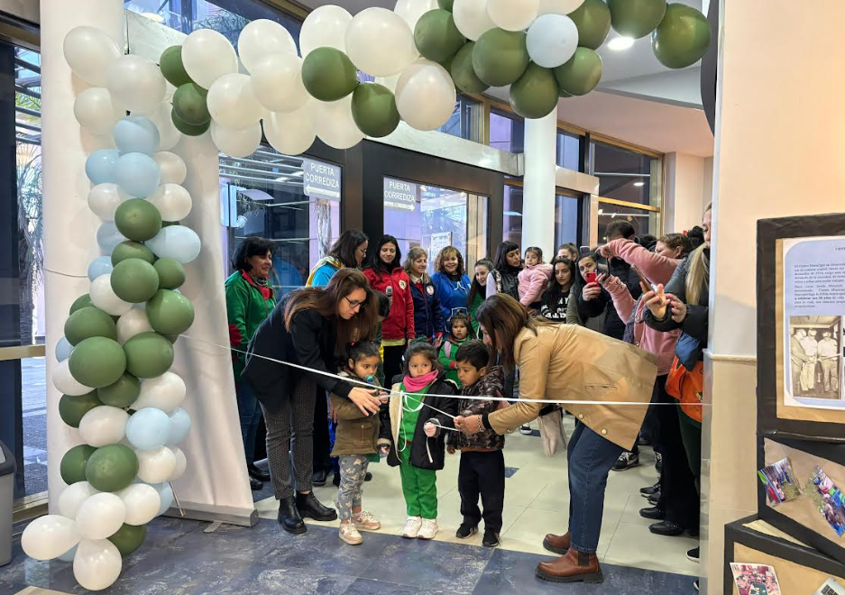 Inauguraron muestra fotográfica sobre los Centros de la Niñez municipales